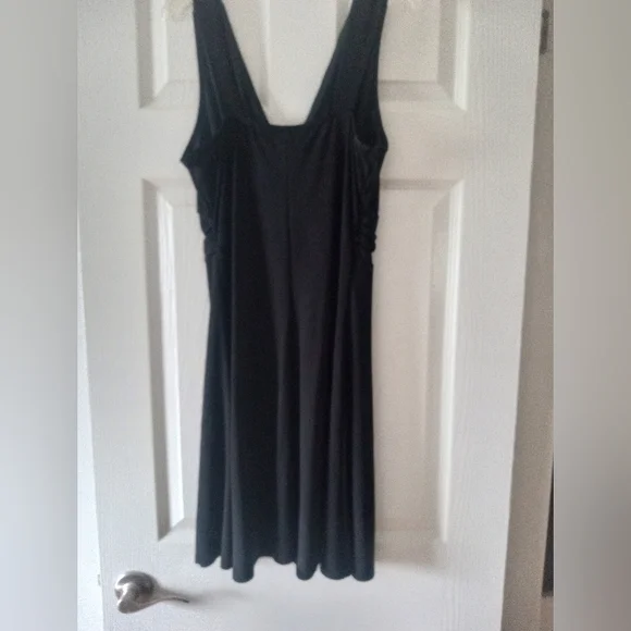 Little Black Dress - Picture 4 of 4